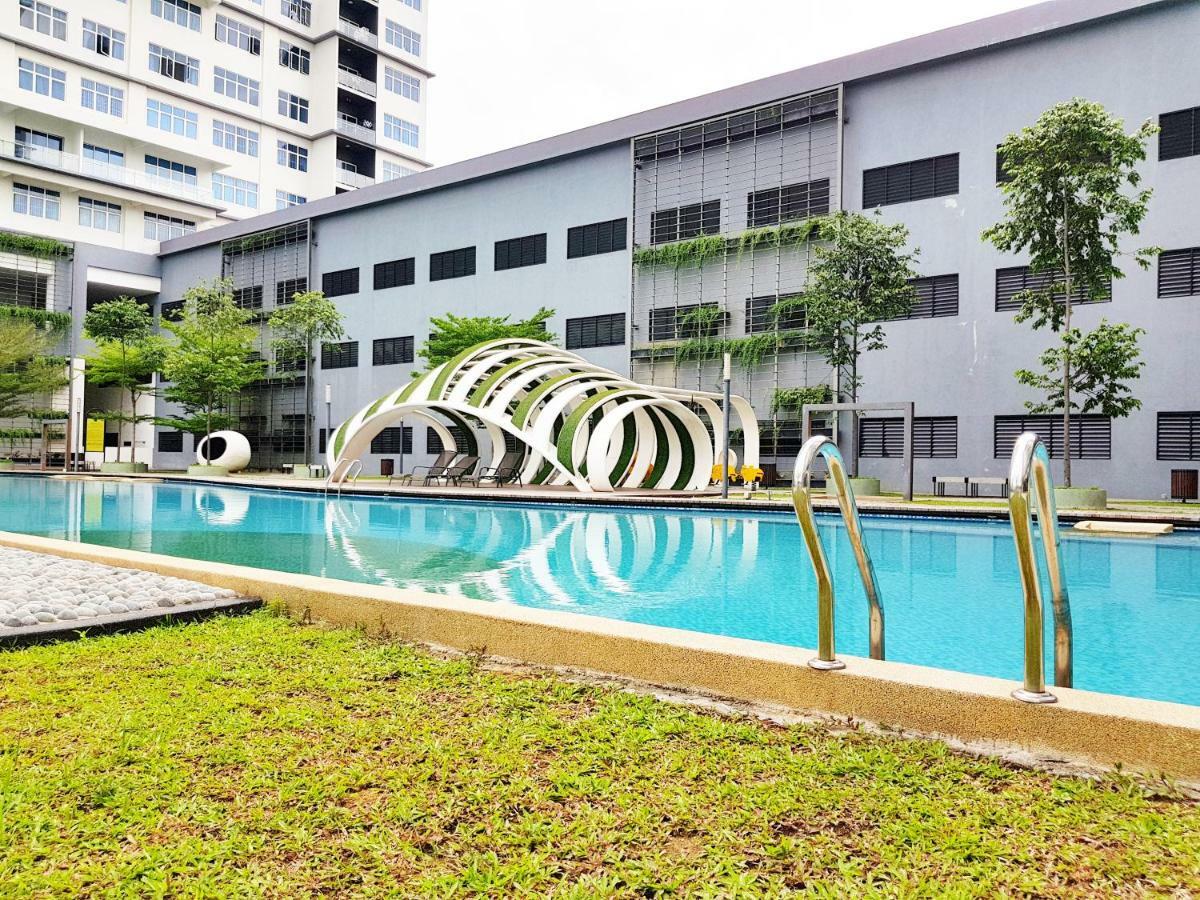 No.5 The Mint @ Puchong Center Near Ioi Mall Bagian luar foto