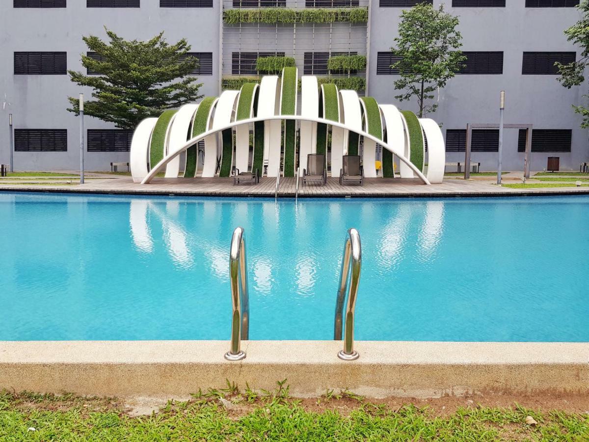 No.5 The Mint @ Puchong Center Near Ioi Mall Bagian luar foto